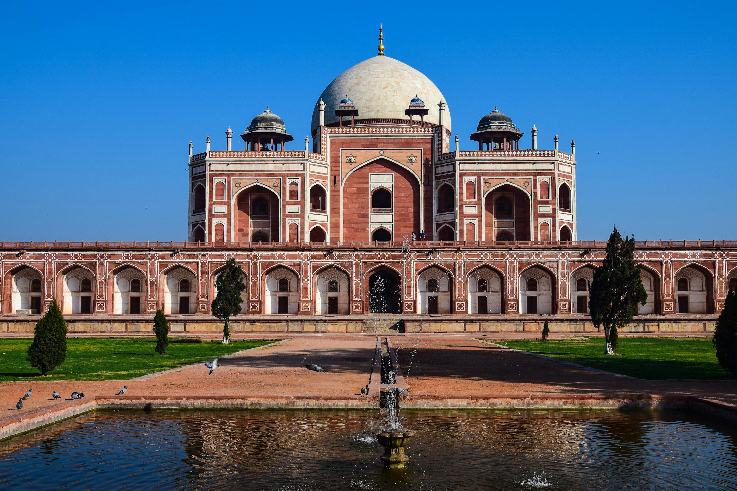 Stunning view of Humayun's Tomb showcasing Mughal architecture in Delhi, India.